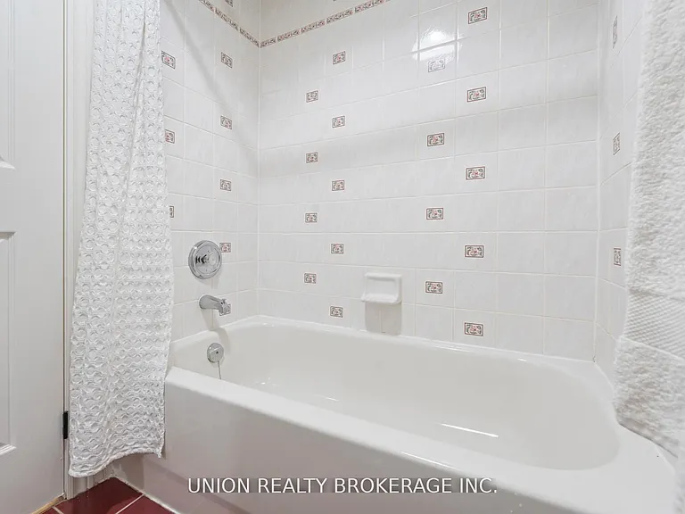 59D Woodbine Ave — Photo 38