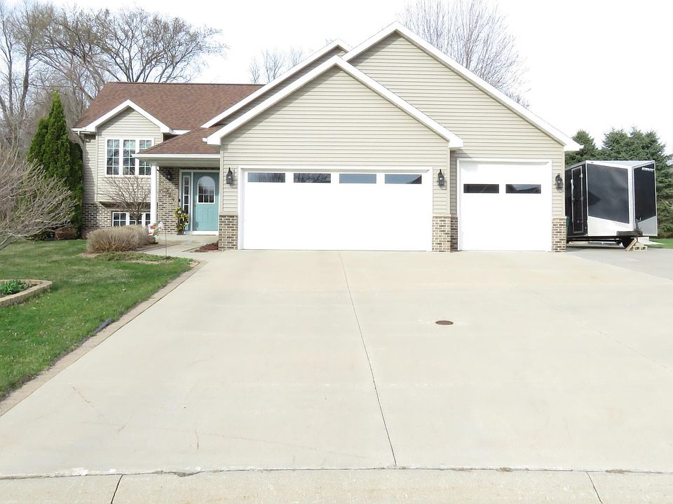 1st image of 924 Balsam Ct NE