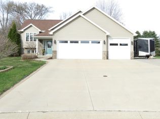 924 Balsam Ct NE, Pine Island, MN 55963