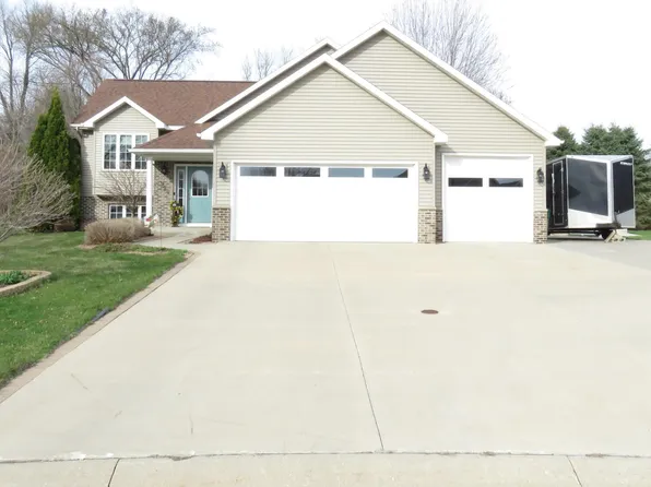 924 Balsam Ct NE, Pine Island, MN 55963