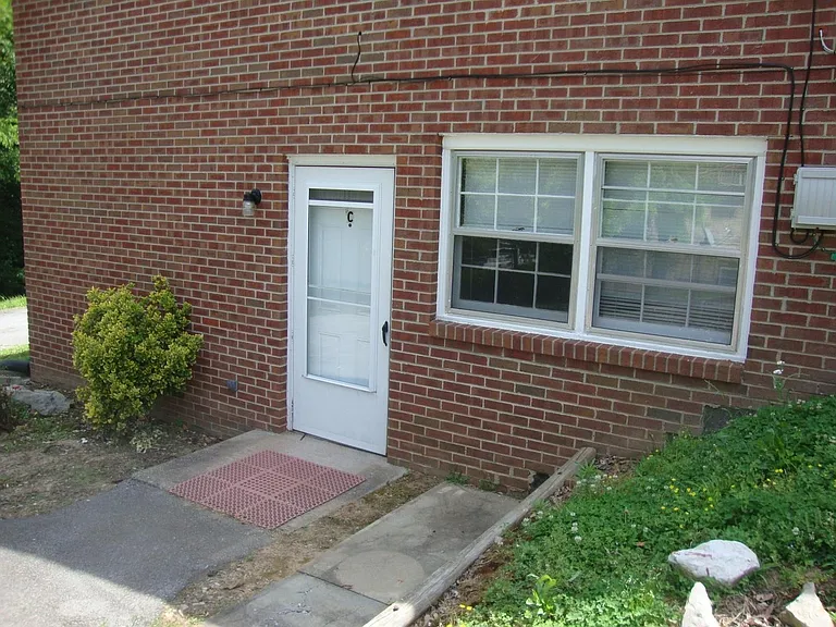 85 Lawn St #C — Photo 9