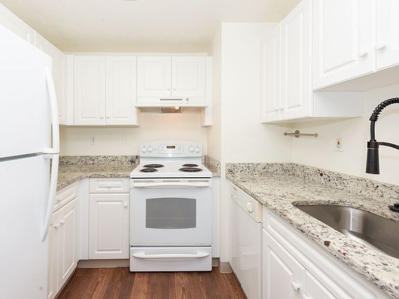4th image of 1199 Whitney Ave #317