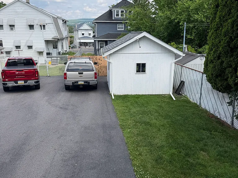 33 Maffett St — Photo 16
