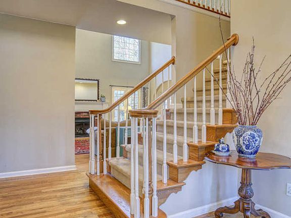 4th image of 1608 Strawberry Ln