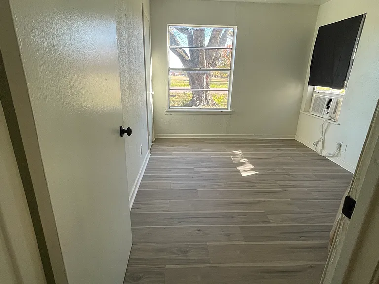 1305 Lynn St — Photo 5