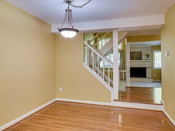 3rd image of 2210 Glencourse Ln