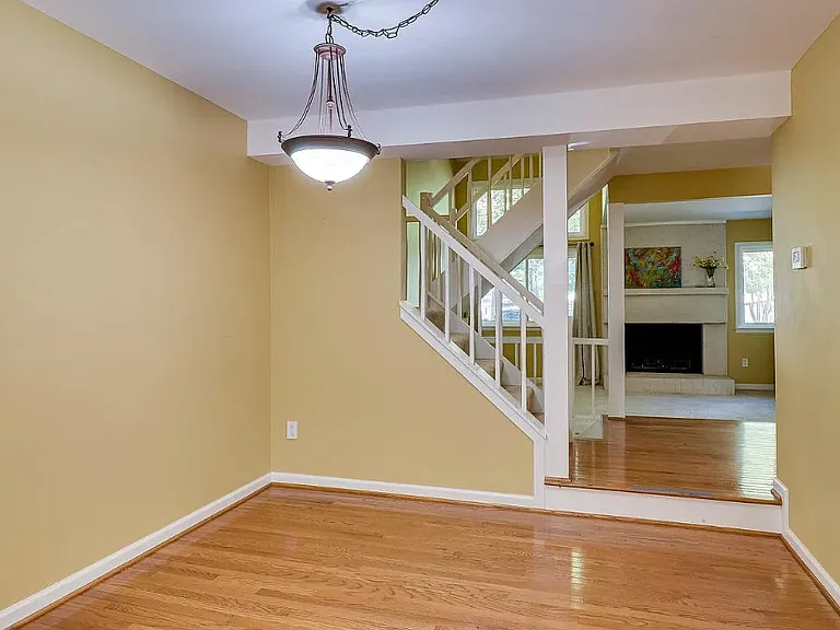 2210 Glencourse Ln — Photo 3