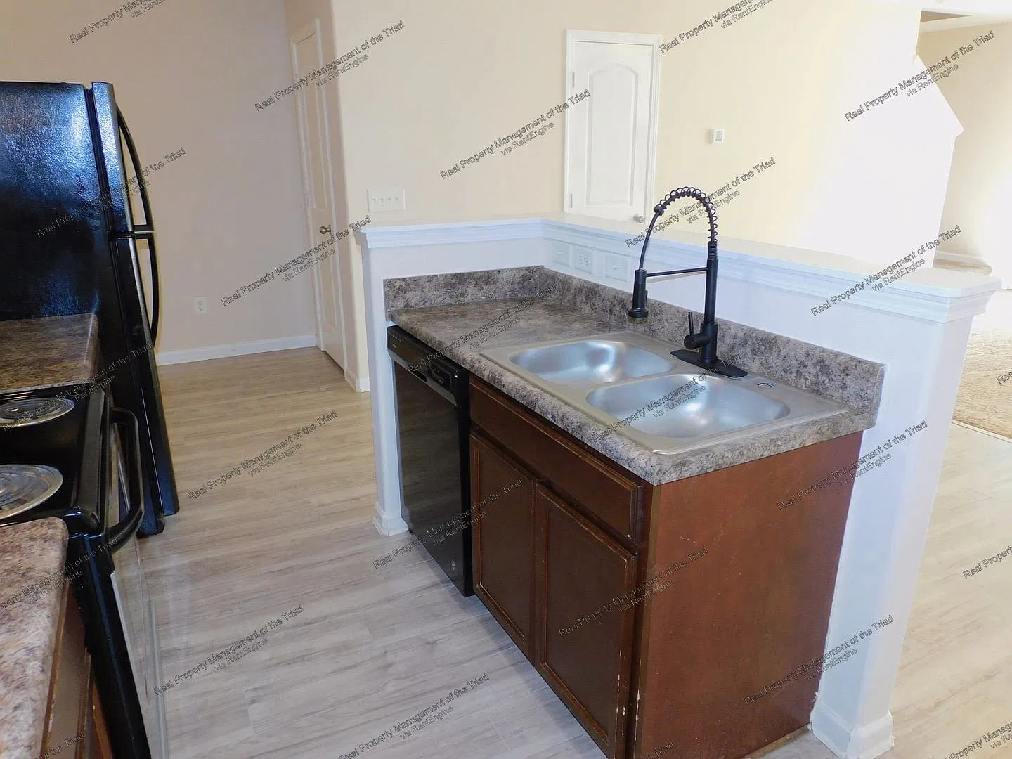 3 bed, 2.5 bath, 1508 sqft, $1,700 — Photo 3