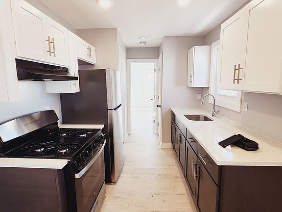 2nd image of 212 Zabriskie St #2C