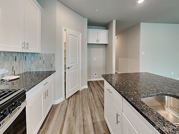 5th image of 5423 Big Thicket Ln