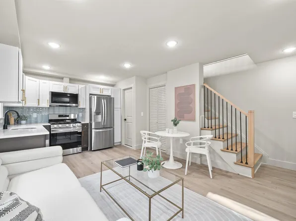 279 Pearsall Avenue image 1 of 10