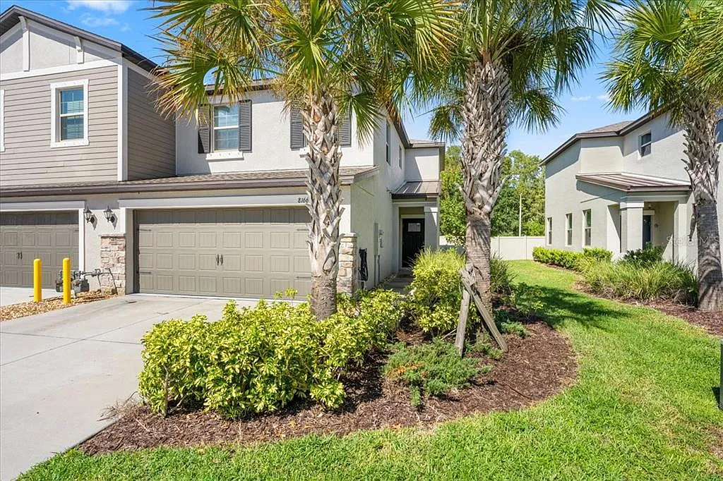 3 bed, 2.5 bath, 1801 sqft, $2,500 — Photo 3