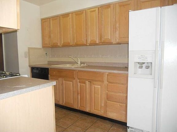 5th image of 3226 Barker Ave