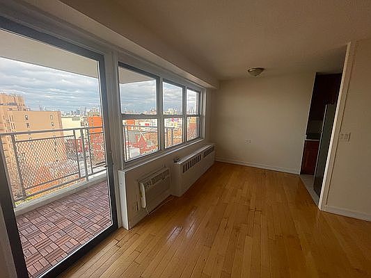 4th image of 341 10th St APT 12e