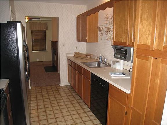 Kit. (cont.) and includes all appliances