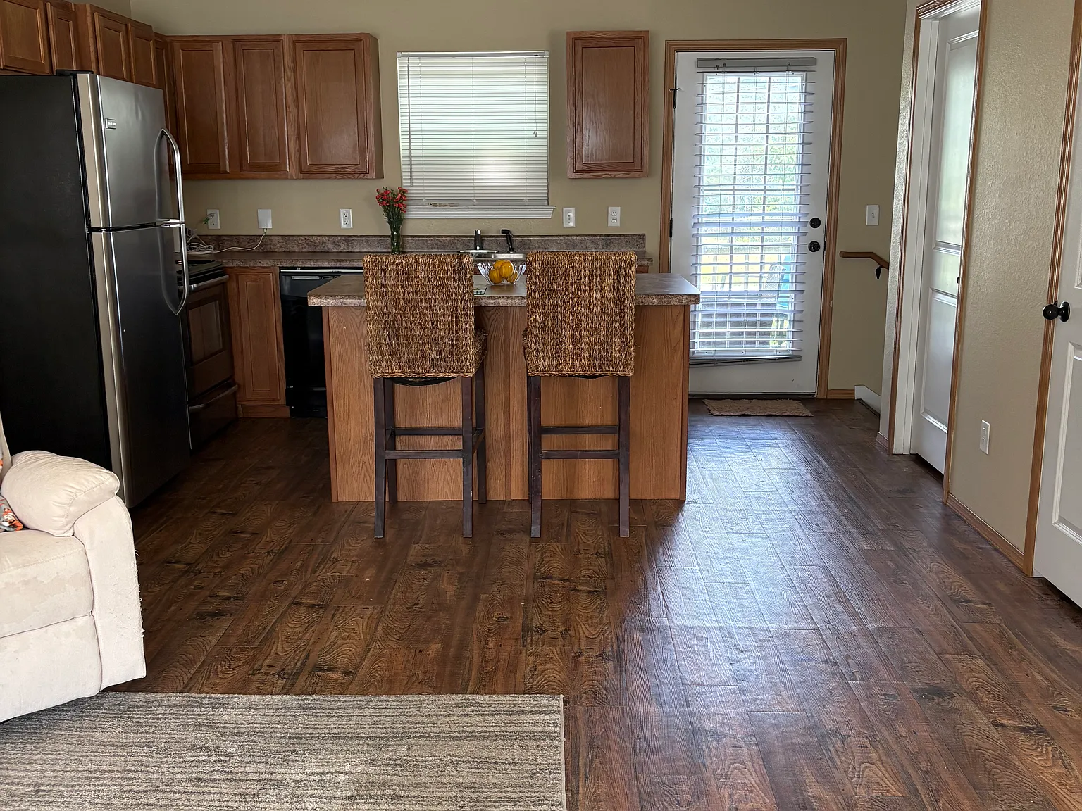 2 bed, 2.5 bath, 1242 sqft, $1,295 — Photo 3
