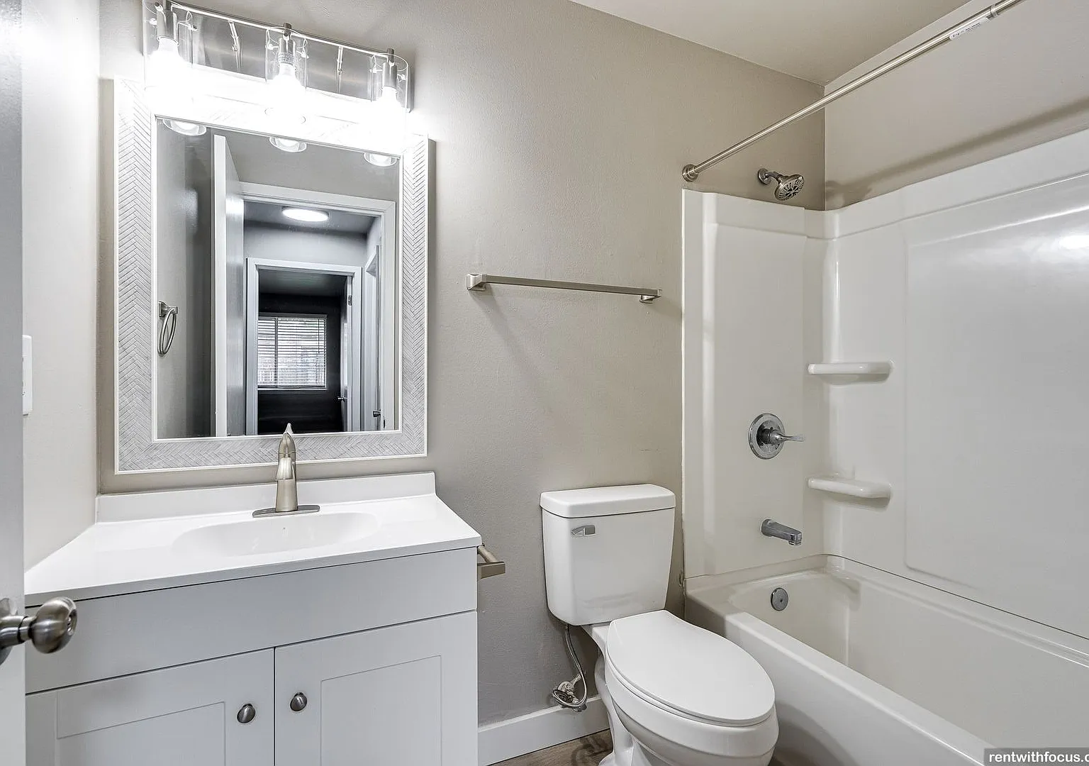 Maple Crest Apartments (Calumet Grove) — Photo 4