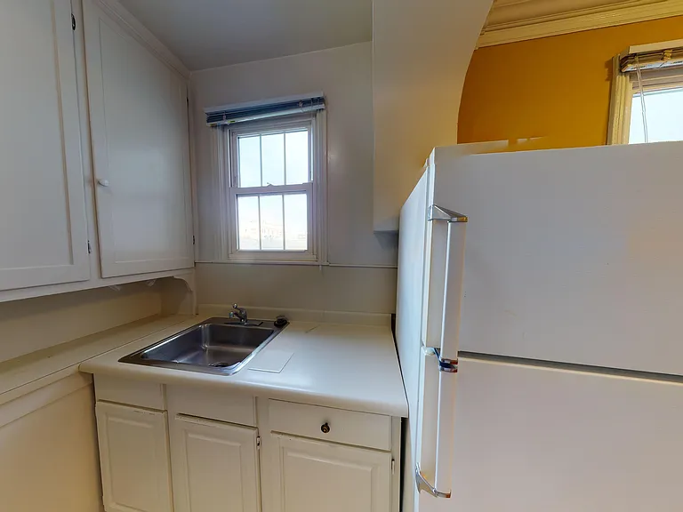 1635 Gough Street — Photo 4