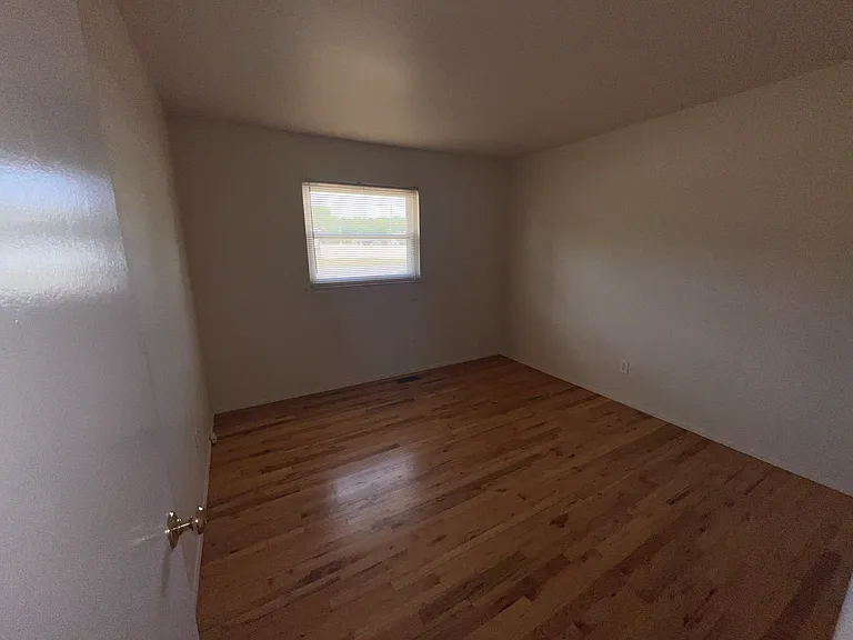 25563 Baker St — Photo 11