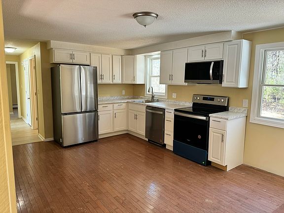 2nd image of 4 Fairwood Circle