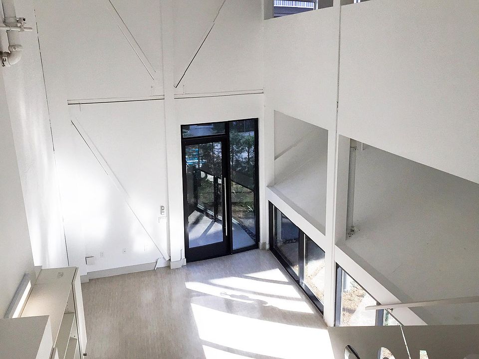 1st image of 3077 N Park Way APT 301