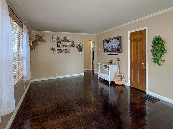 5th image of 5121 Rosslyn Ave