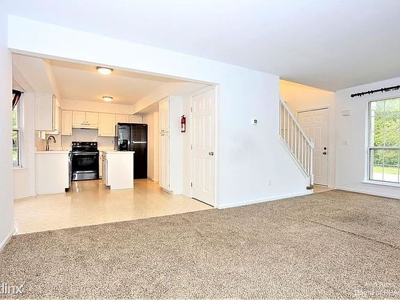 5th image of 3268 Monument Dr