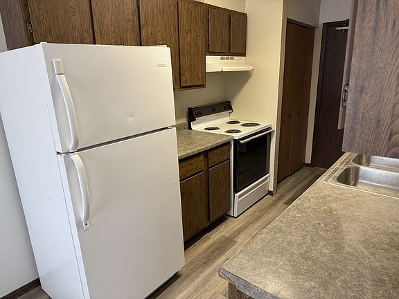 3rd image of 1025 7th Ave NE #10