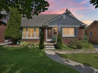 2571 Manchester Rd, Birmingham, MI 48009