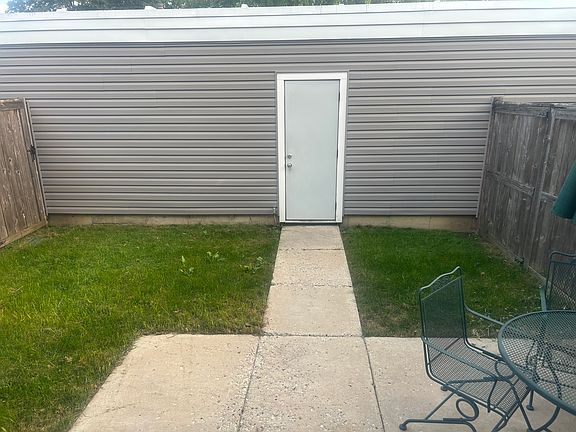 3rd image of 5122 Carol Ln