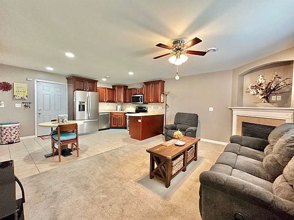 2nd image of 2847 Holiday Dr #6