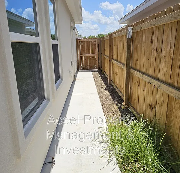 816 N Abbey Ave #3 — Photo 11