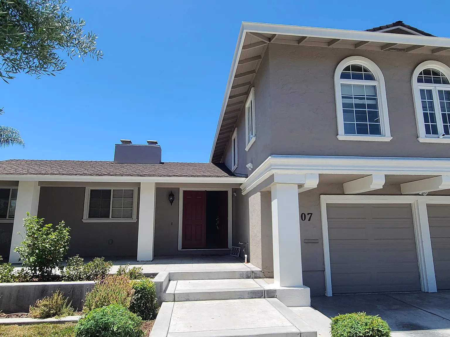 5 bed, 2868 sqft, $7,500 — Photo 2