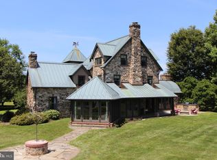 8 Stillmeadow Ln, Malvern, PA 19355