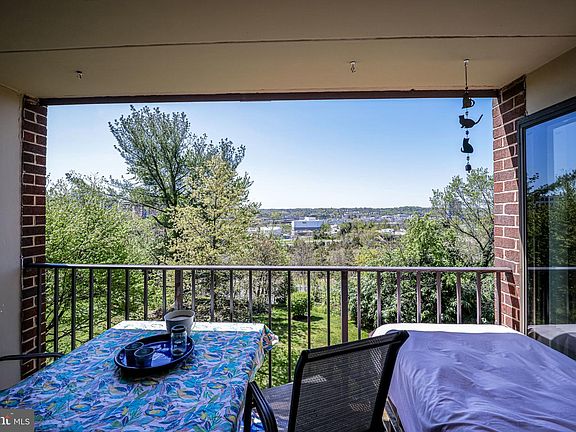 5th image of 100 Roberts Ln APT 301