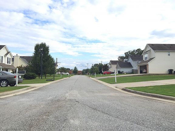 5th image of 80 Maple Hill Dr
