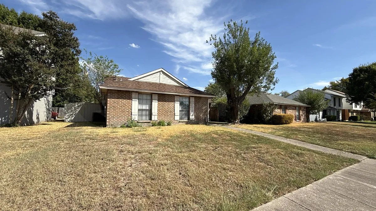 3 bed, 2.0 bath, 1266 sqft, $1,950 — Photo 2