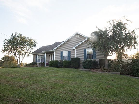 3rd image of 105 Troy Ct