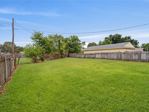 4th image of 696 Newport Cir