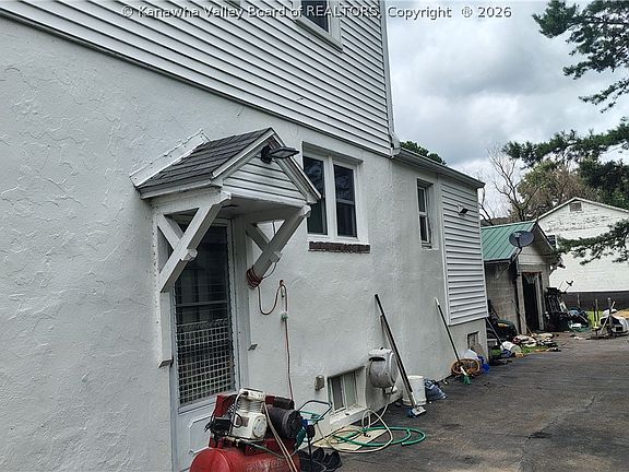 4th image of 405 W Main St