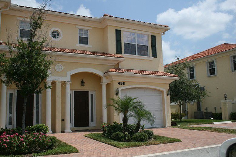 Mediteranean townhome in the heart of North Palm Beach.