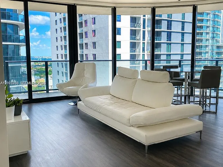 45 SW 9th St #2908 — Photo 4