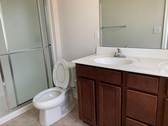 5th image of 449 Regina Dr