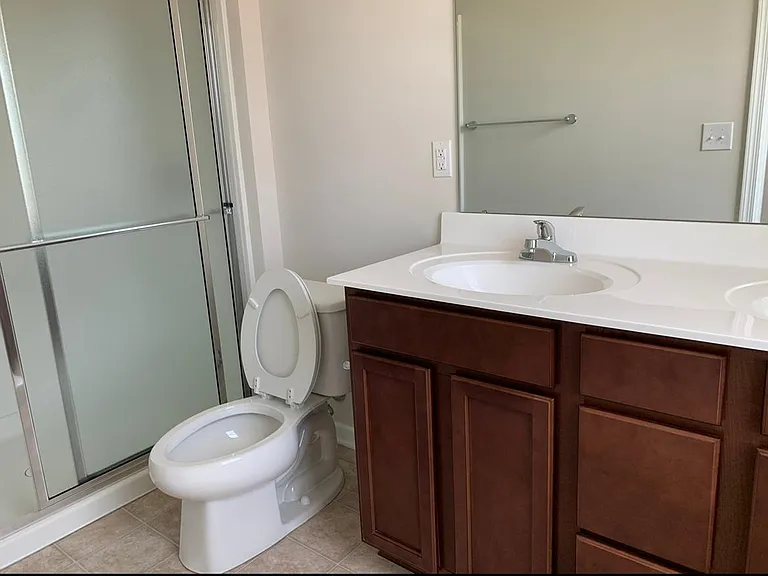449 Regina Dr — Photo 5