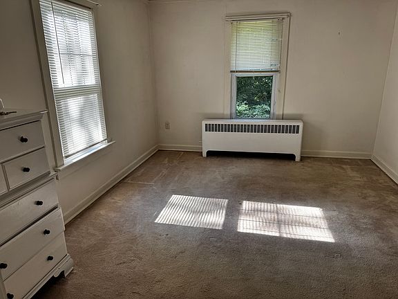 5th image of 1049 Tuckahoe Rd