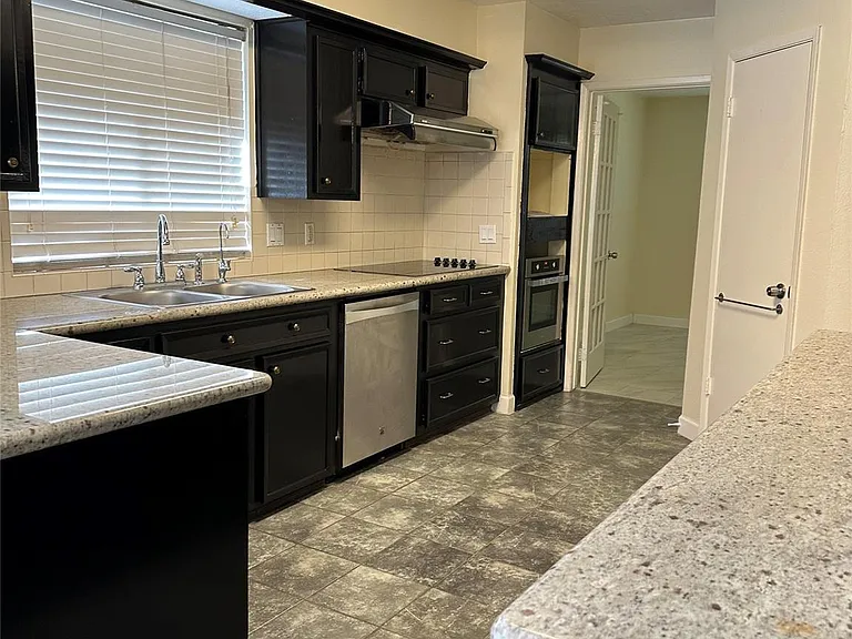 2826 Green Fields Dr — Photo 17