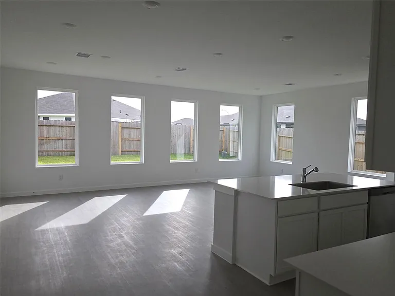 6511 Silver Emperor Ln — Photo 11