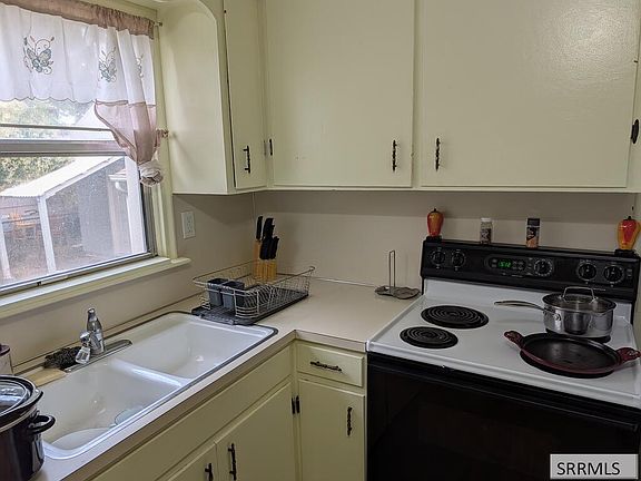 4th image of 404 E Pine St