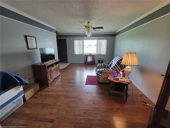 4th image of 1235 Killarney Dr