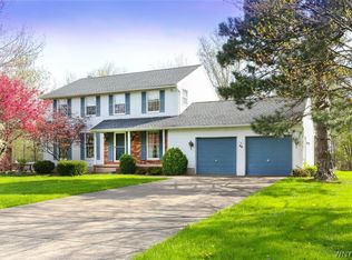 46 Scattertree Ln, Orchard Park, NY 14127